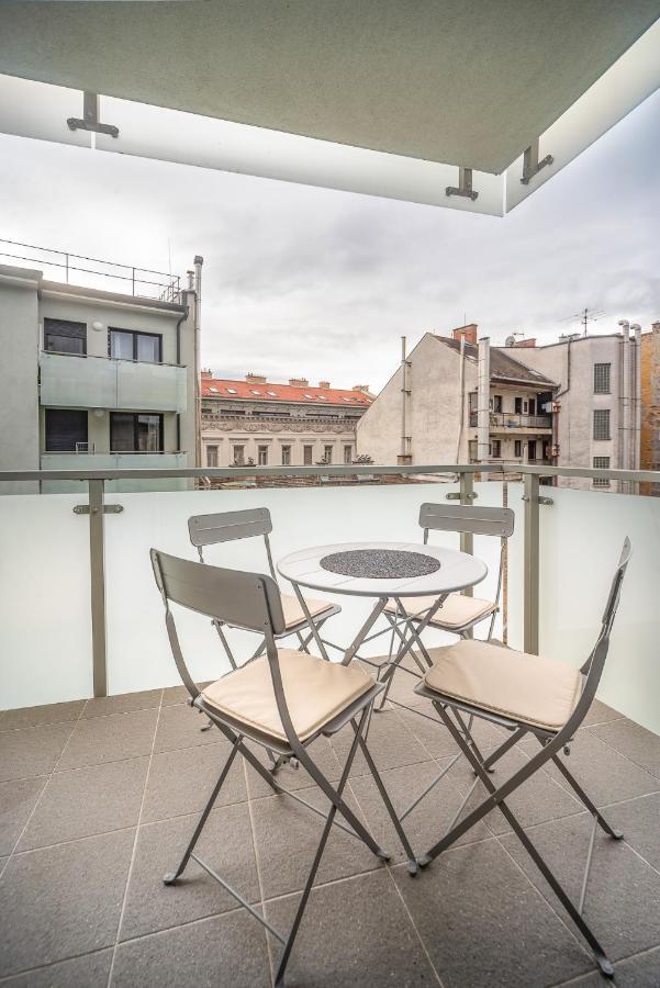 Grace Pine Apartment 3 Budapest Exterior photo